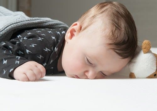 Karaoke Microphone Wireless With Bluetooth Speaker - Instagram 5000+Likes iPhone Android PC Smartphone Portable Handheld Microphone for Singing Recording Interviews or Kids Home KTV Party (Golden)